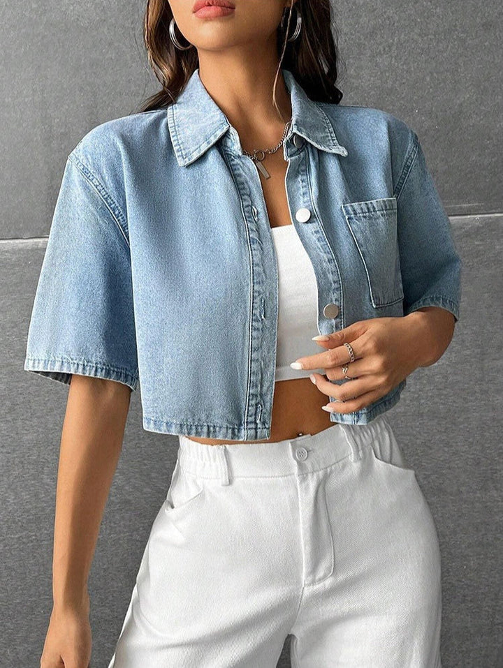Nonchalant kort denim damesoverhemd met zakje voor - Emilia
