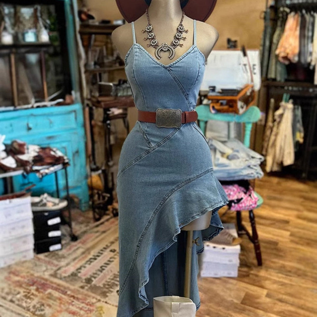 Asymmetrische denim jurk met dunne bandjes en volant aan de zijkant - Elira