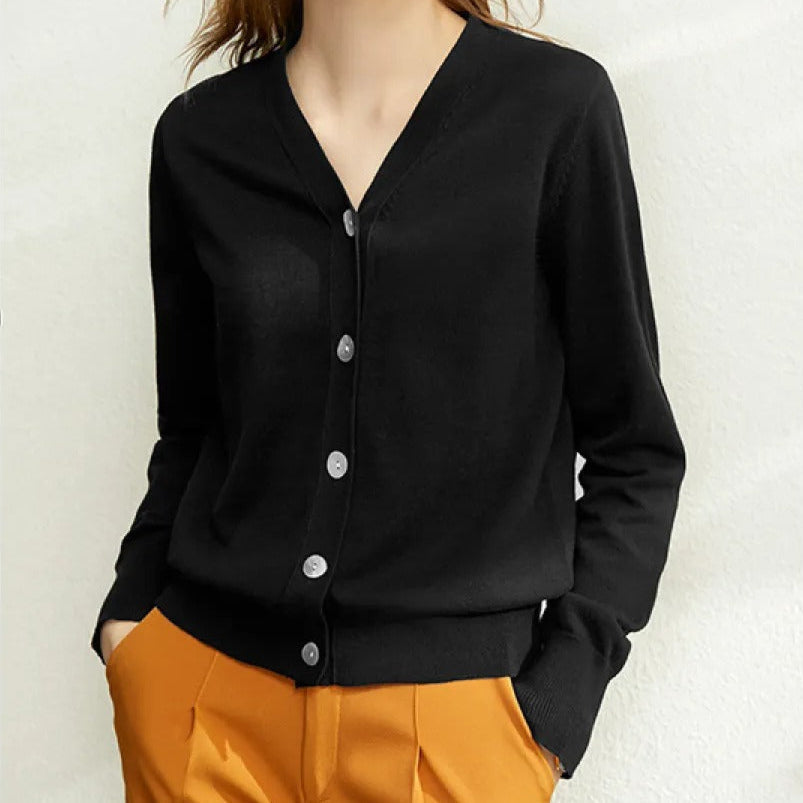 Fijn gebreid damesvest met V-hals in minimalistische stijl - Annelise