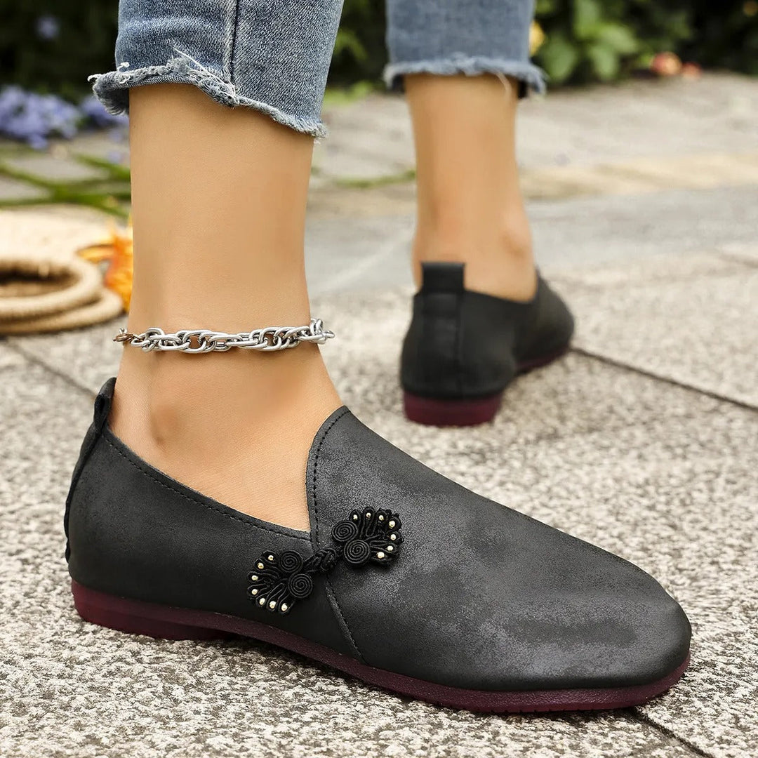 Platte damesloafers in retrostijl met handgemaakt borduurwerk - Elena