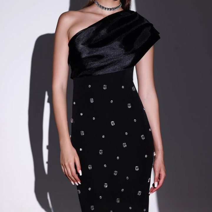 Lange damesjurk met strassteentjes asymmetrische halslijn elegante stijl - Vianey