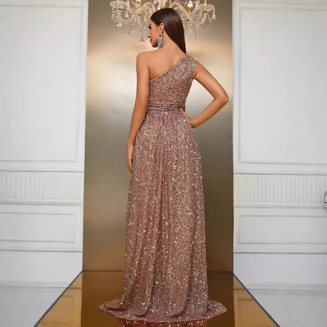 Lange jurk in pailletten met elegante split op één schouder - Antonella