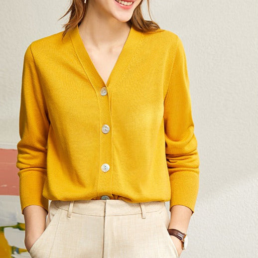 Fijn gebreid damesvest met V-hals in minimalistische stijl - Annelise