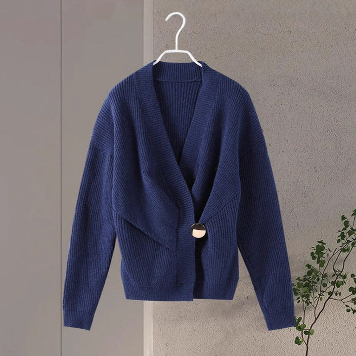 Gebreid damesvest met gouden knoopkruis, geraffineerde stijl - Ysaline