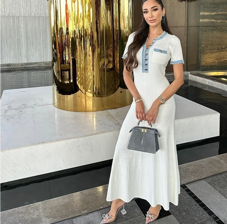 Lange damesjurk in geribd breisel met denim details - Mariela