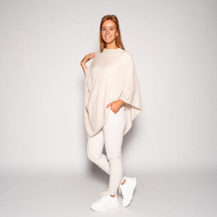 Mery - Modieuze poncho met asymmetrie