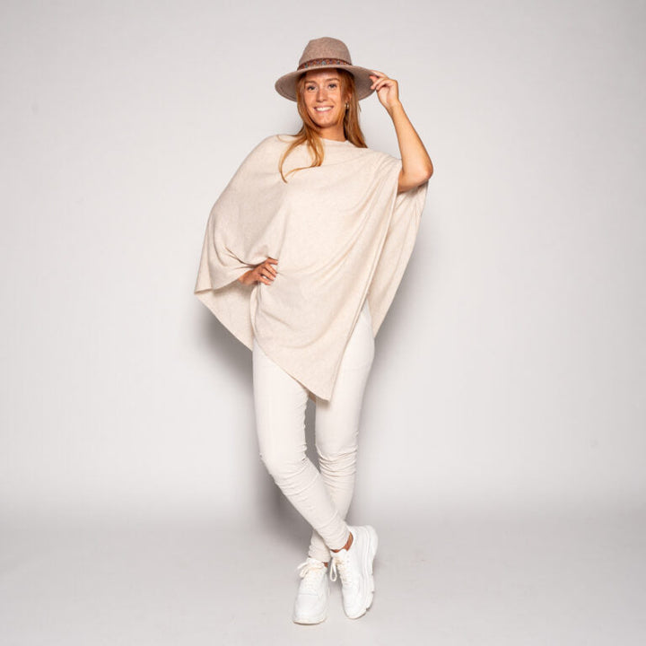 Mery - Modieuze poncho met asymmetrie