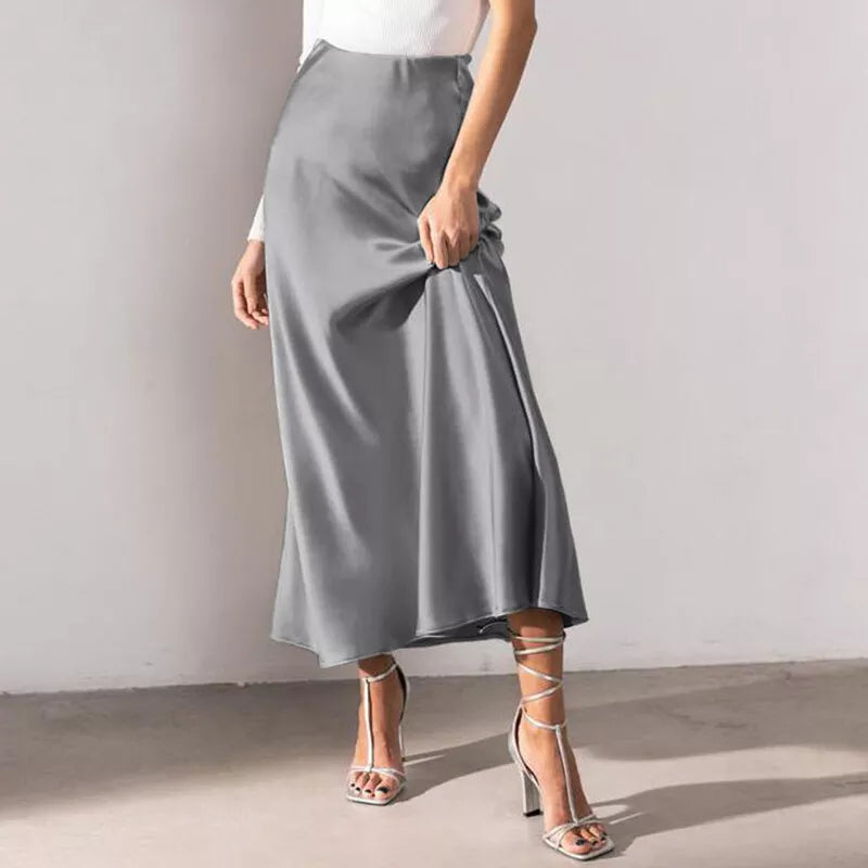 Elegante en vrouwelijke satijnen A-lijn rok met hoge taille, ideaal voor een verfijnde en geraffineerde look
