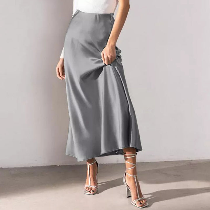 Elegante en vrouwelijke satijnen A-lijn rok met hoge taille, ideaal voor een verfijnde en geraffineerde look