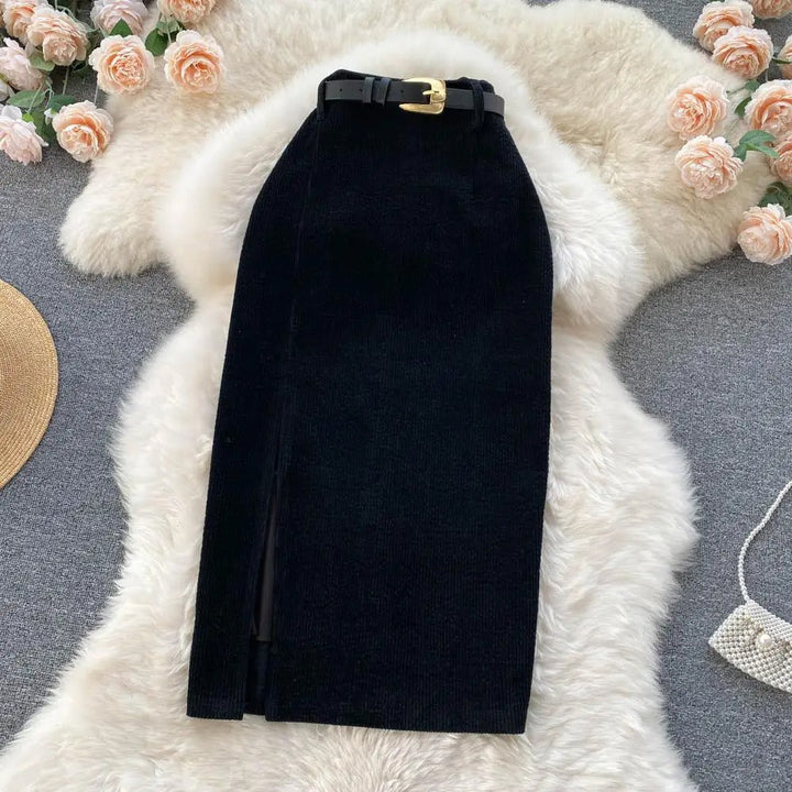 Corduroy rok met zijsplit en hoge taille, elegant en verfijnd, perfect voor een geraffineerde en trendy look