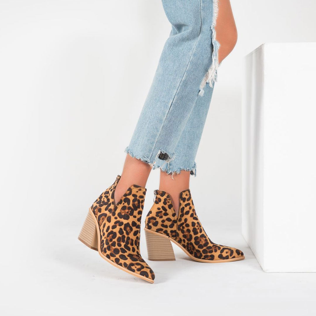 Kenia - Wild Puntige Teen Inkeping Chunky Hak Suede Enkellaarsjes